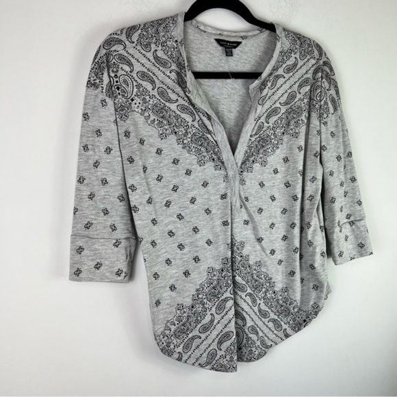 Lucky Brand Womens XS Gray Handkerchief Print Knit Top Shirt - Picture 4 of 7